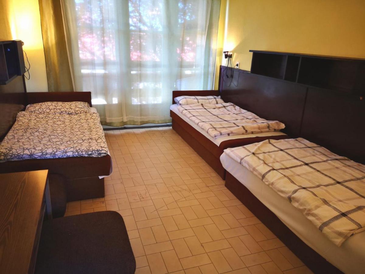 扎马迪Beach Club Panzio Es Camping公寓式酒店 外观 照片